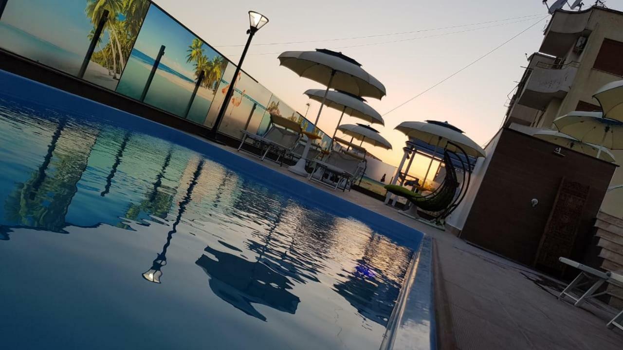 Hotel Antalya - Beach Durrës Exteriör bild