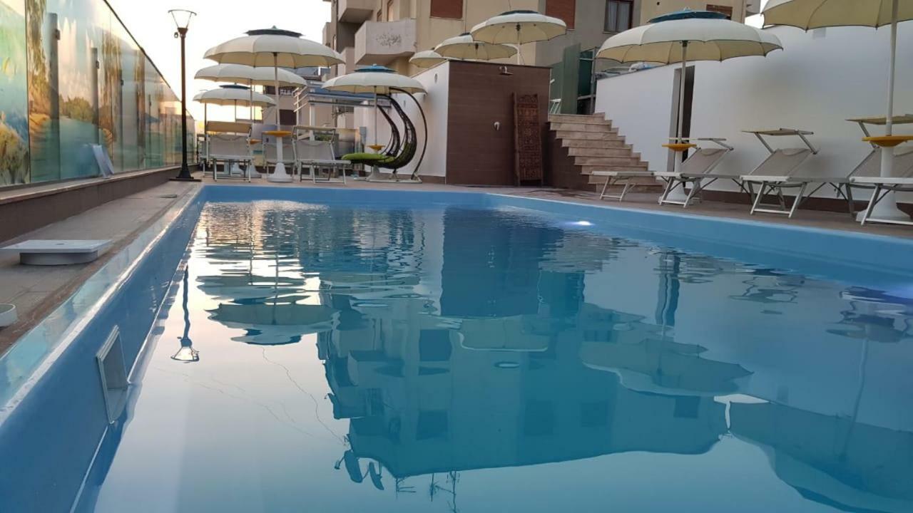 Hotel Antalya - Beach Durrës Exteriör bild