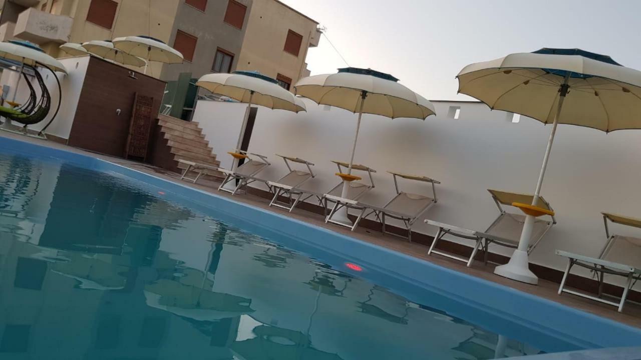 Hotel Antalya - Beach Durrës Exteriör bild