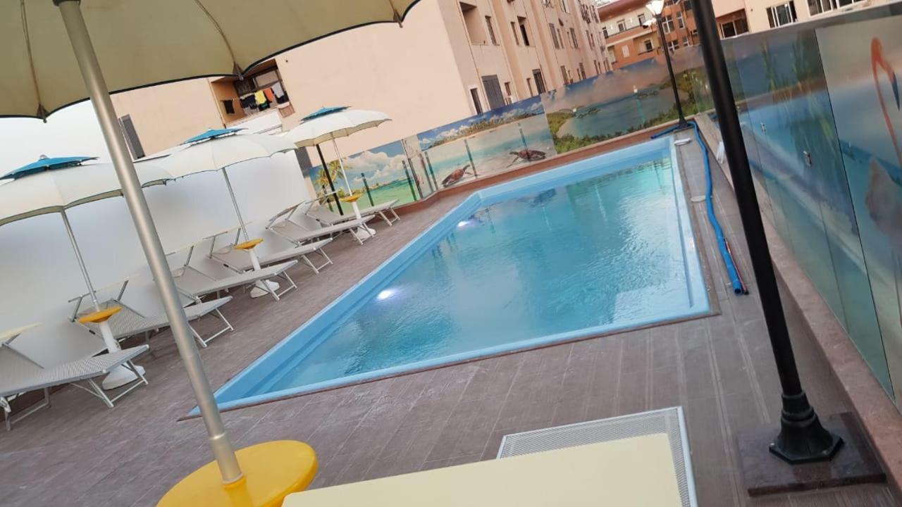 Hotel Antalya - Beach Durrës Exteriör bild