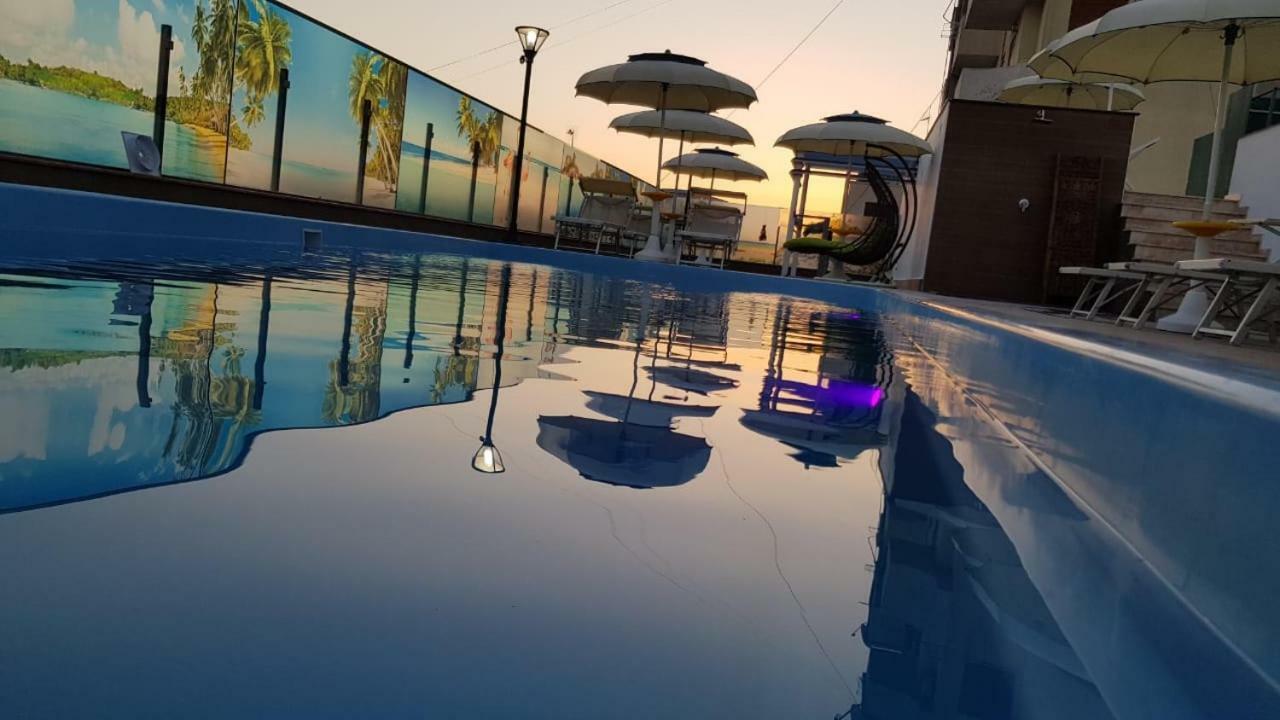 Hotel Antalya - Beach Durrës Exteriör bild