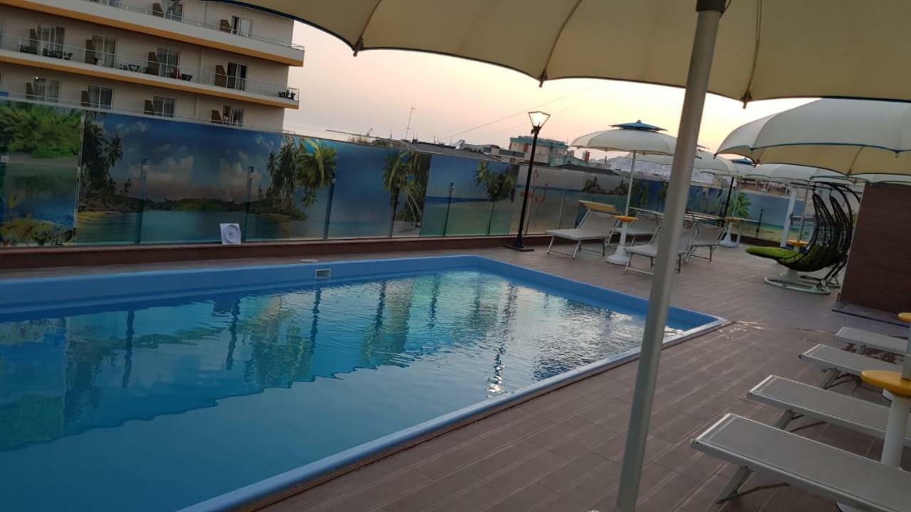 Hotel Antalya - Beach Durrës Exteriör bild