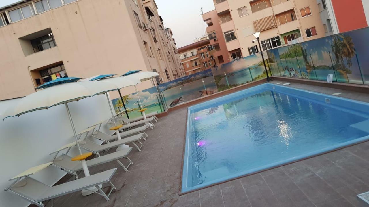Hotel Antalya - Beach Durrës Exteriör bild